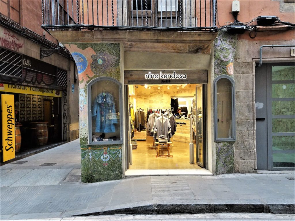exterior image of the store window of the nina kendosa store in Barcelona
