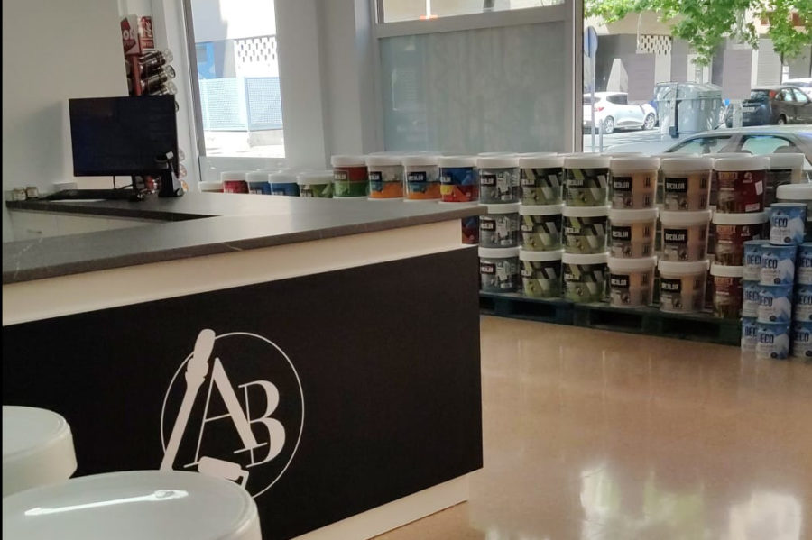 Interior of the A brochazos store, Stockagile customers.